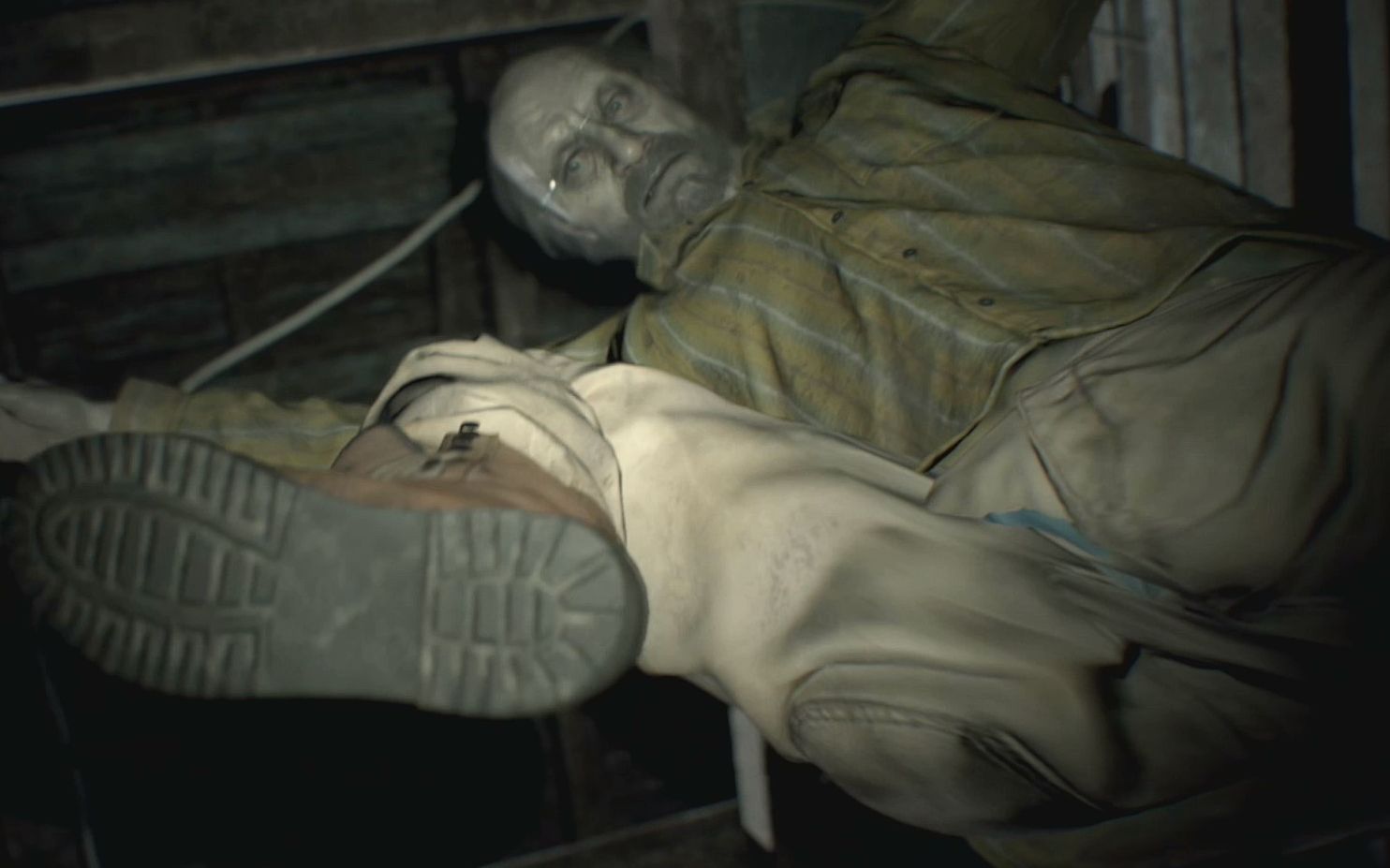 生化危机8伊森受伤不死的原因