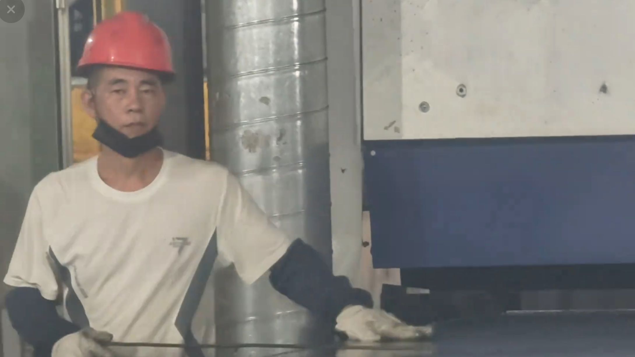 不是陈小春弟弟！拍摄者紧急发声：只是巧合撞脸，我已主动离职！