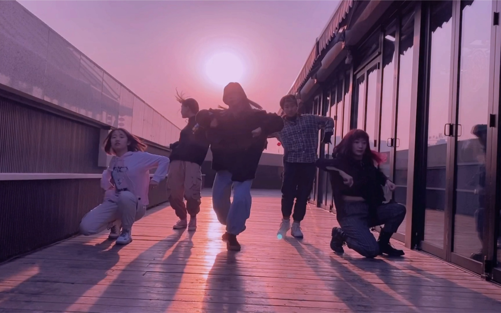 王嘉尔的titanic ,光听歌就好听到爆;alien luna编舞