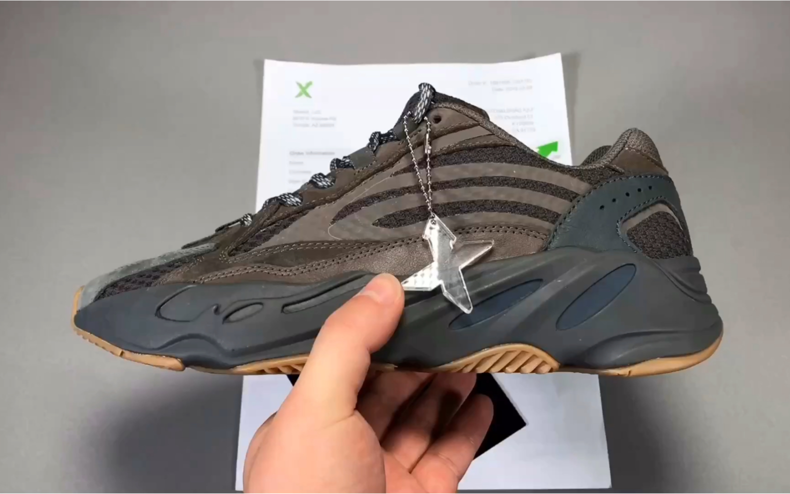 【权威实拍】yeezy 700 v2 geode 晶洞宝藏