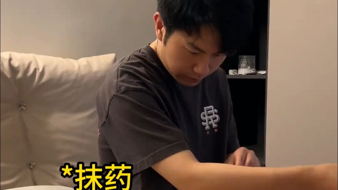 爱情不是单机游戏，你的存档ta从不读取海报