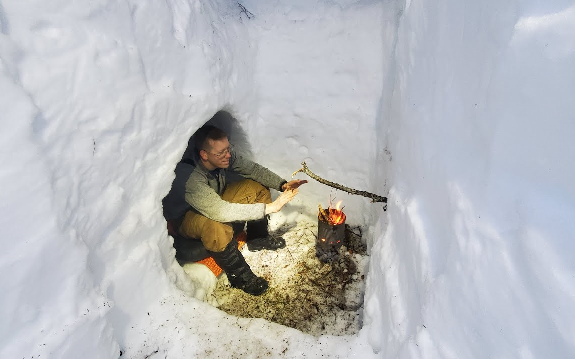 [图]国外户外大神在两米多的大雪里边挖出一个庇护所，露营，这生存技能不得不服