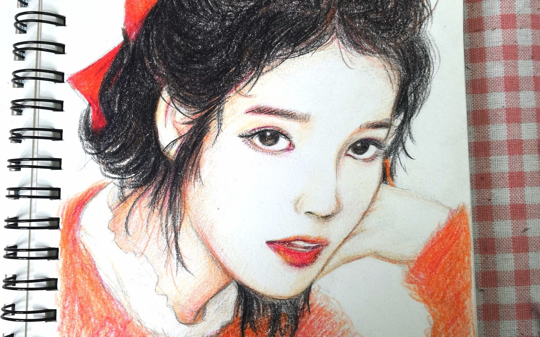 用彩铅画了超酷的iu小姐姐