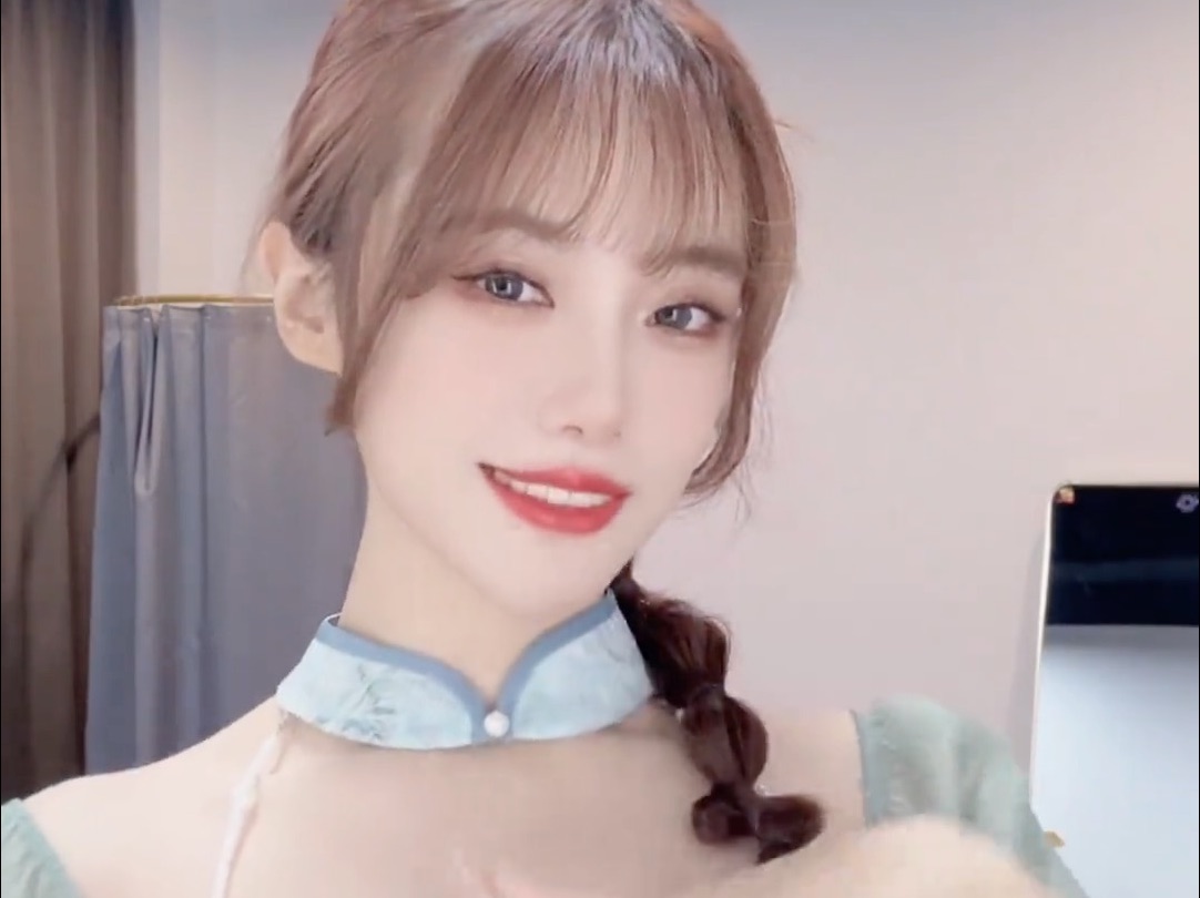 03.02 小钰丨抖音更新:#红玫瑰手势舞 开启西安吃吃吃之旅99