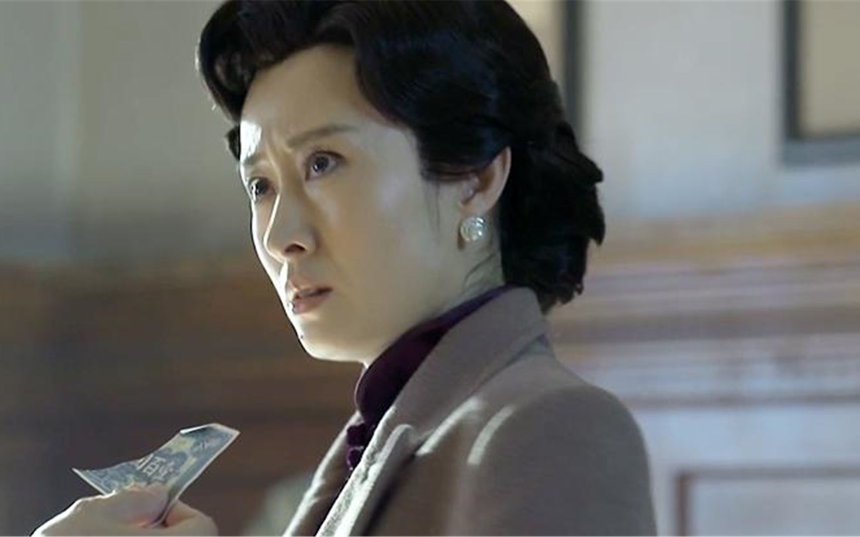 小祠堂中明楼向大姐透露真实身份大姐有点懵