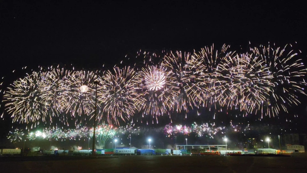 这是我拍的五一大连焰火合集,应该没人比我更正了吧