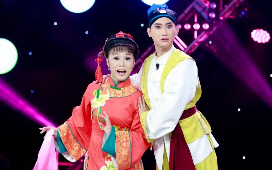 黄梅戏夫妻观灯选段演唱吴琼朱登