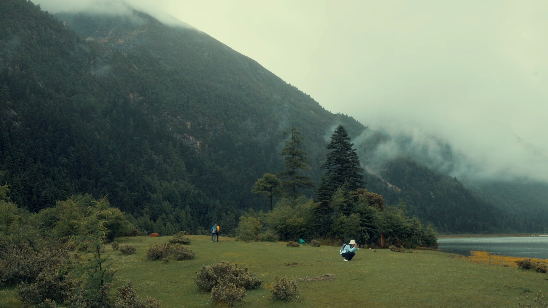 甲根坝莲花湖徒步到月亮湖