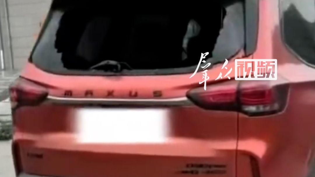 河南平顶山多辆车车窗被砸，车内放卡地亚手表被盗走。当地派出所：正在调查处理。