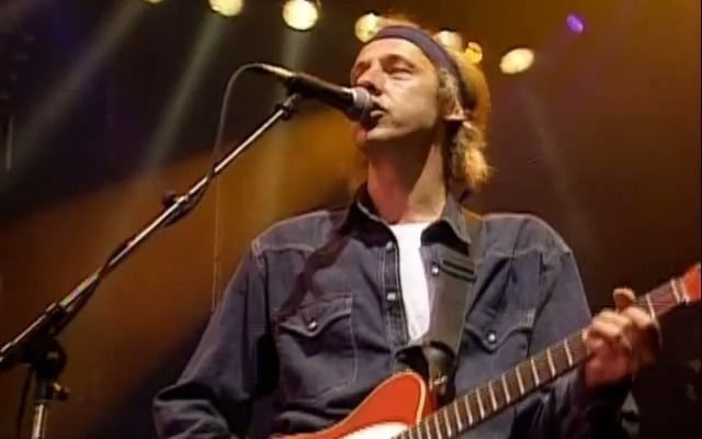 [图]Dire Straits - Walk of Life (Live at the On Every Street Tour)