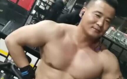 憨憨的肉壮大叔我可以 哔哩哔哩