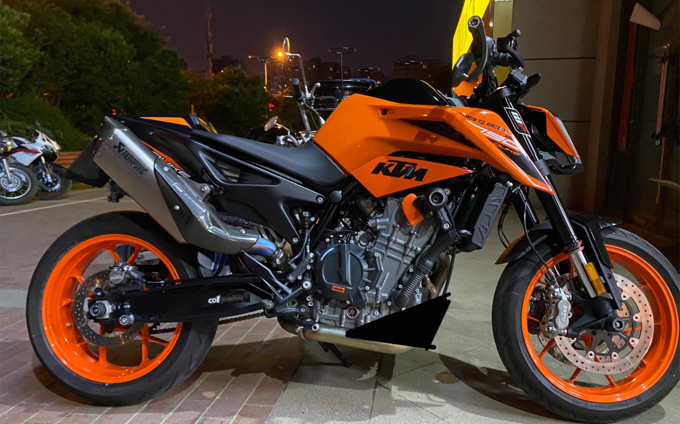 duke790山路小摆尾