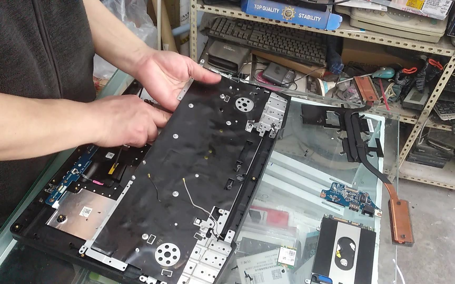 联想rescuer15isk更换键盘拆机视频中