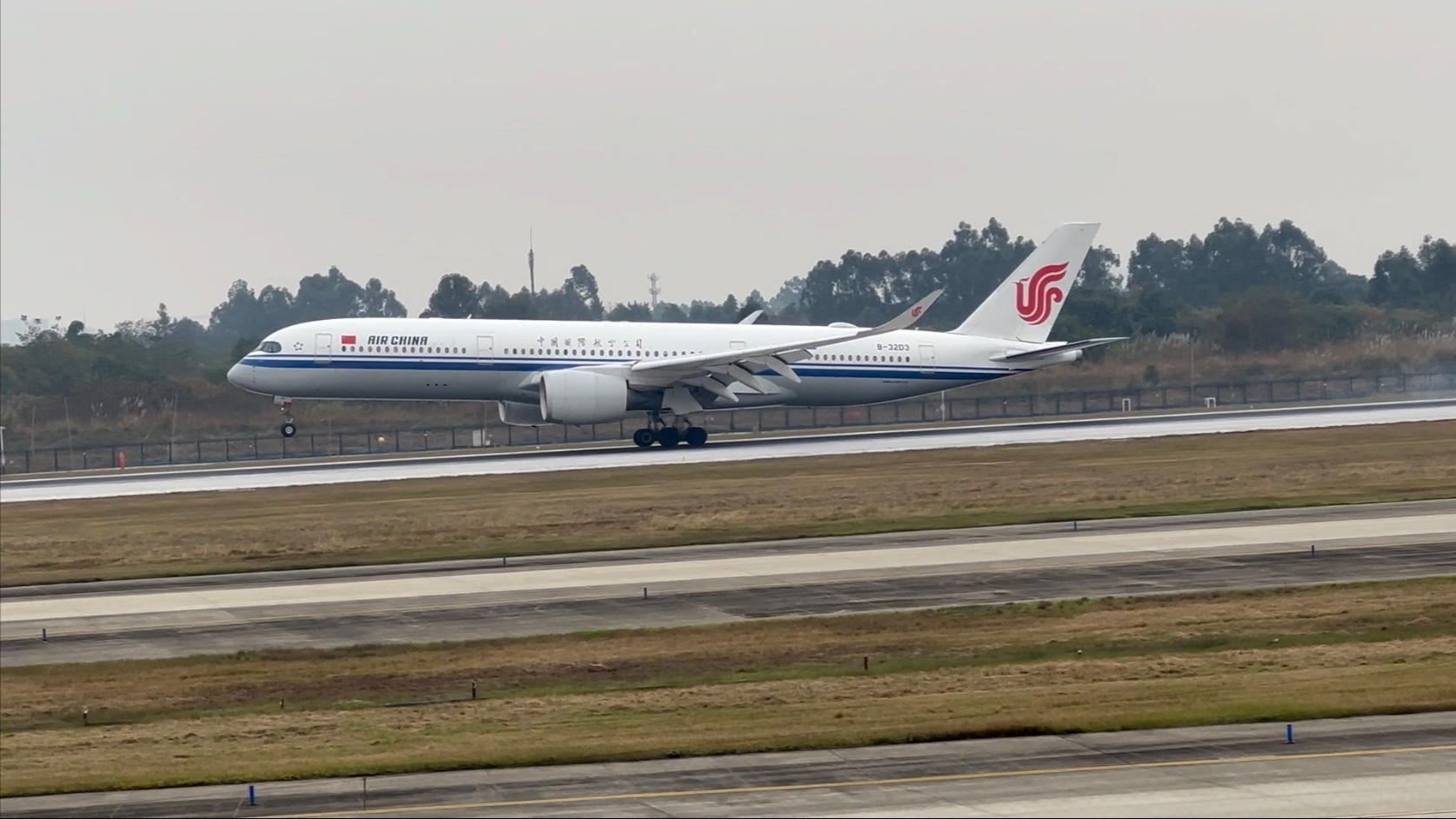 国航a359降落成都双流国际机场ctu