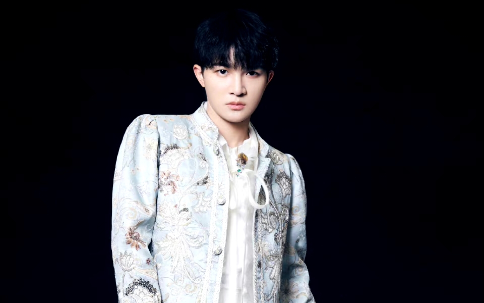 【周深】这身王子装真的精致又好看,大哥好帅