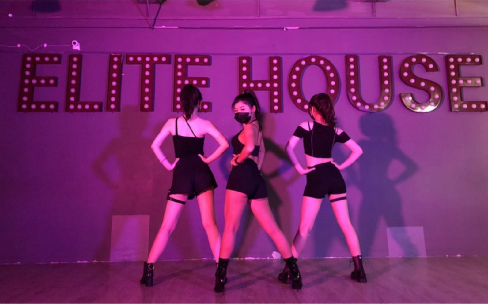 活动作品乐舞互娱超性感爵士翻跳版singleaf适合零基础的小姐姐们