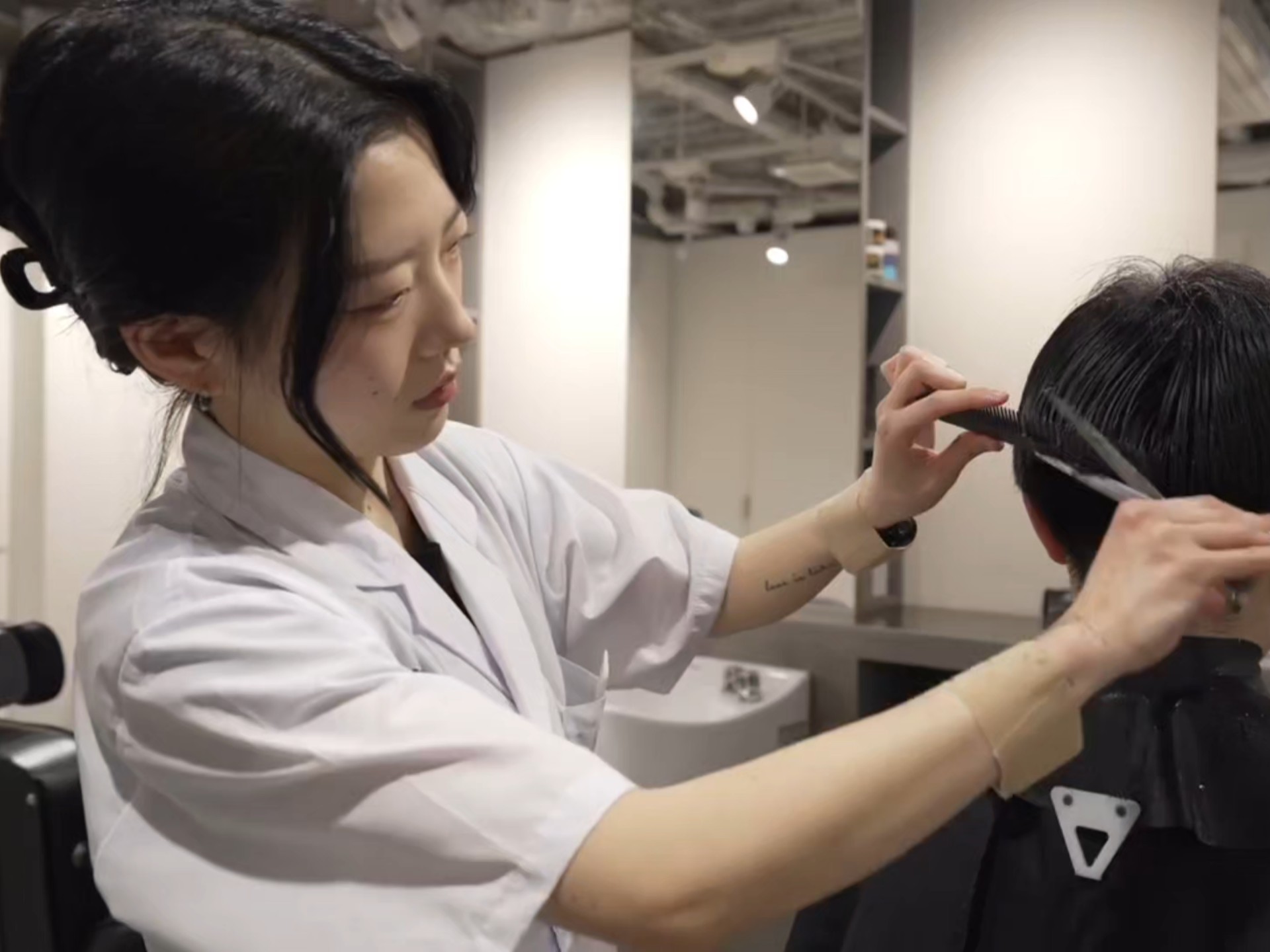 日本传统理发手艺人,追求传统,匠心精神