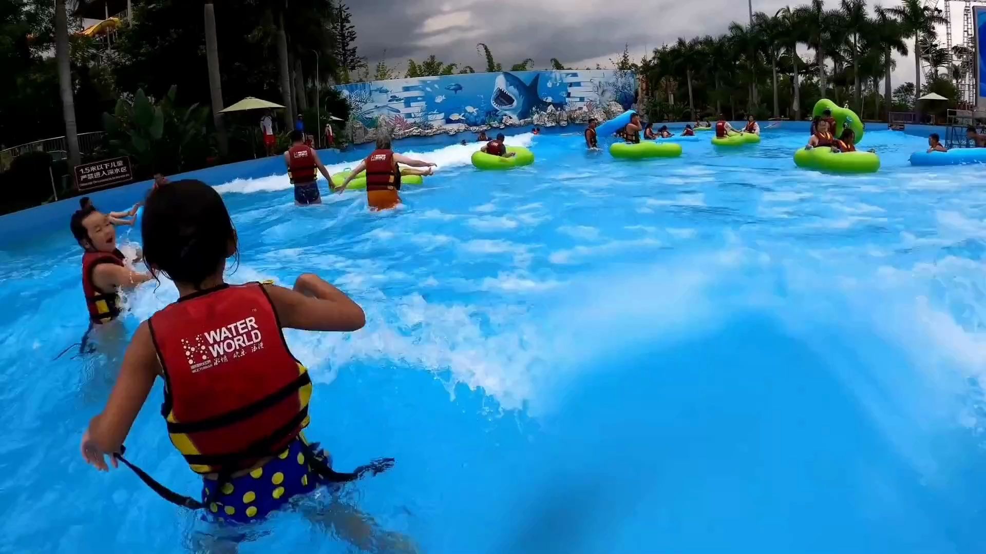 游弥勒湖泉温泉水世界6重返海浪湾看到怎样的冲浪者