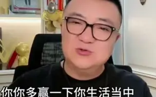 Download Video: 三位中立解说如何评价梅西年度金球奖和C罗破防评论