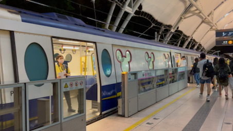 港铁迪士尼线人手驾驶下进出欣澳站