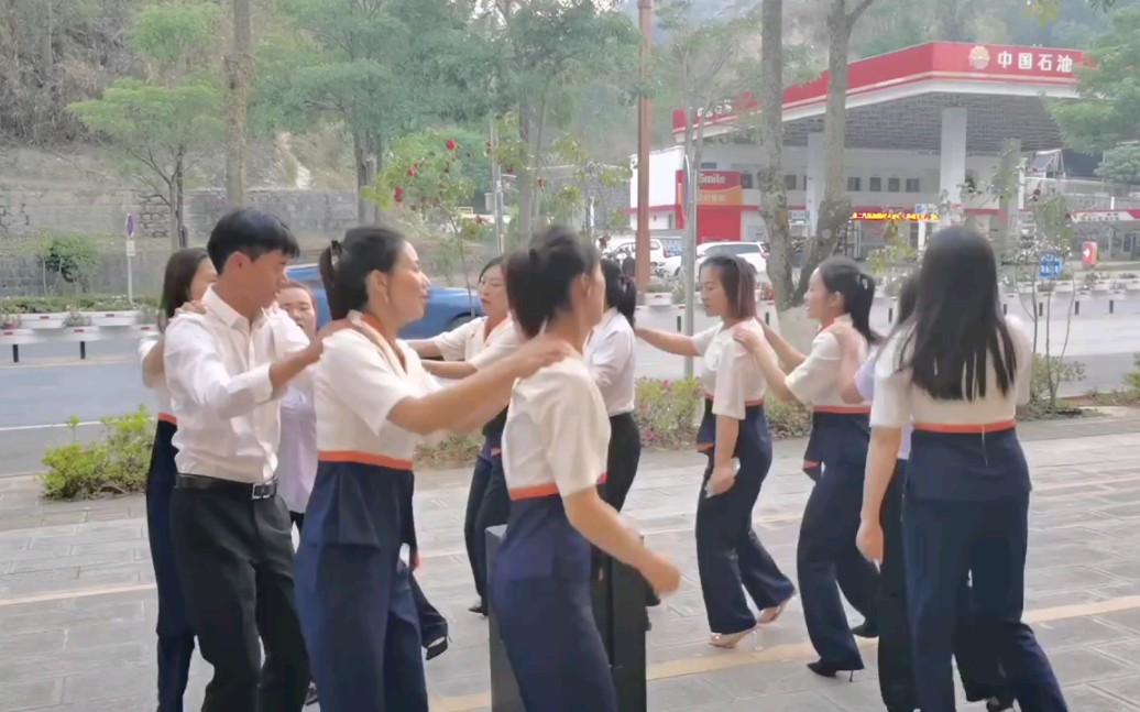 临沧凤庆美女打歌