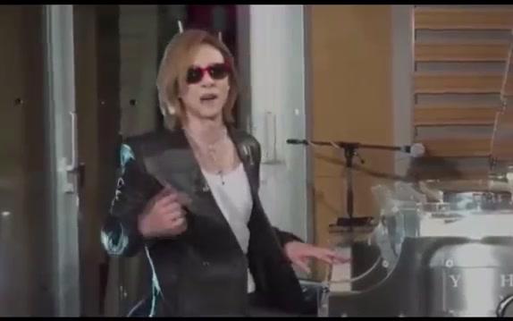 [图]Yoshiki Play Piano - Crucify My Love