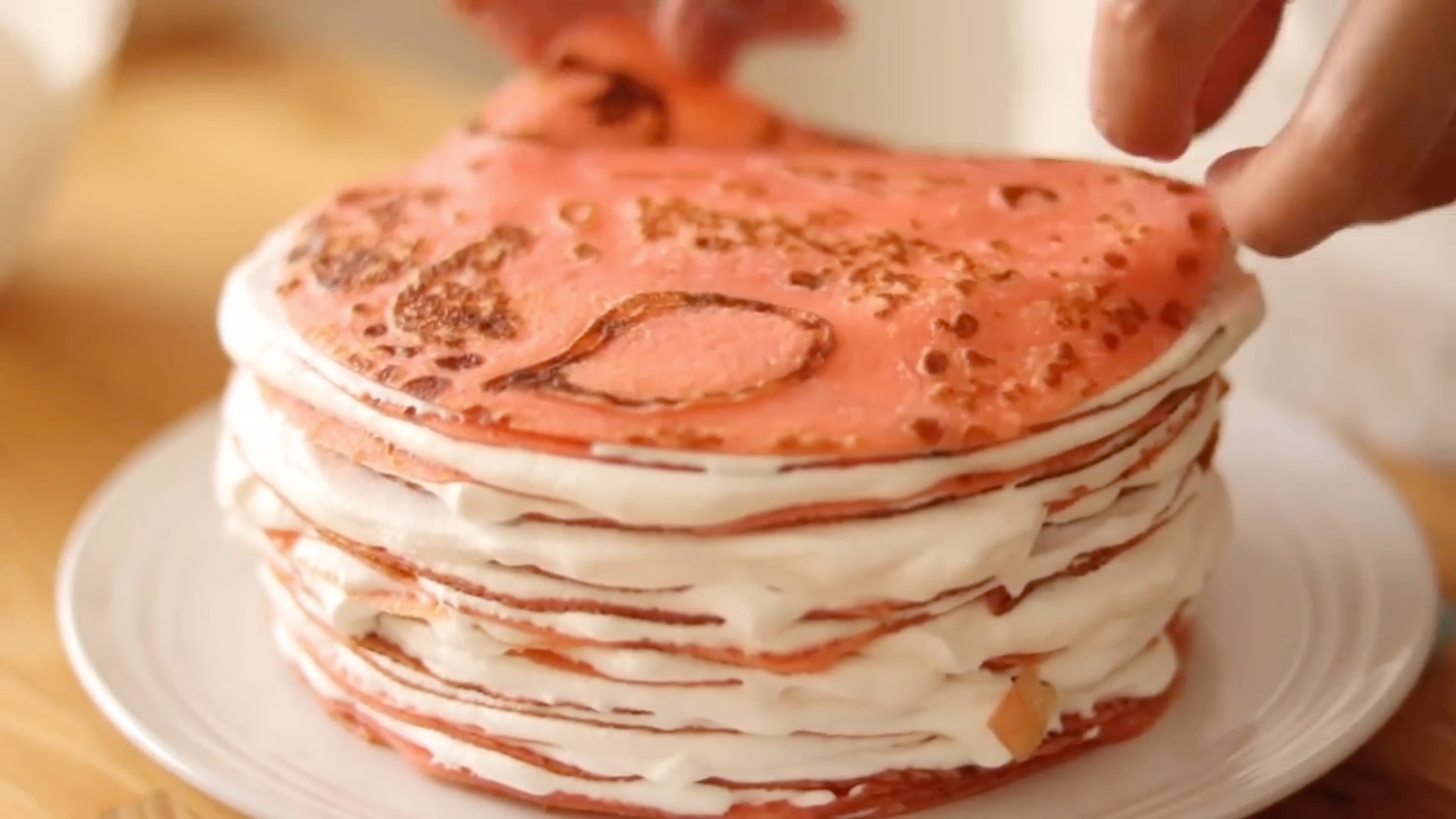 草莓牛奶薄饼,喜欢的记得关注一下,每天下午更新一篇?