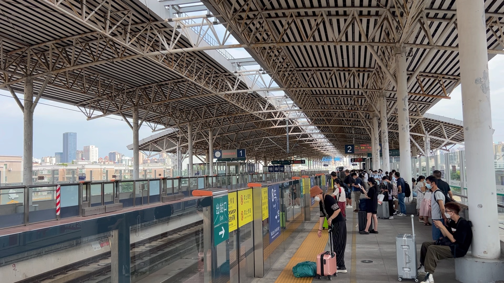 广珠城轨c7662明珠站进站_哔哩哔哩_bilibili