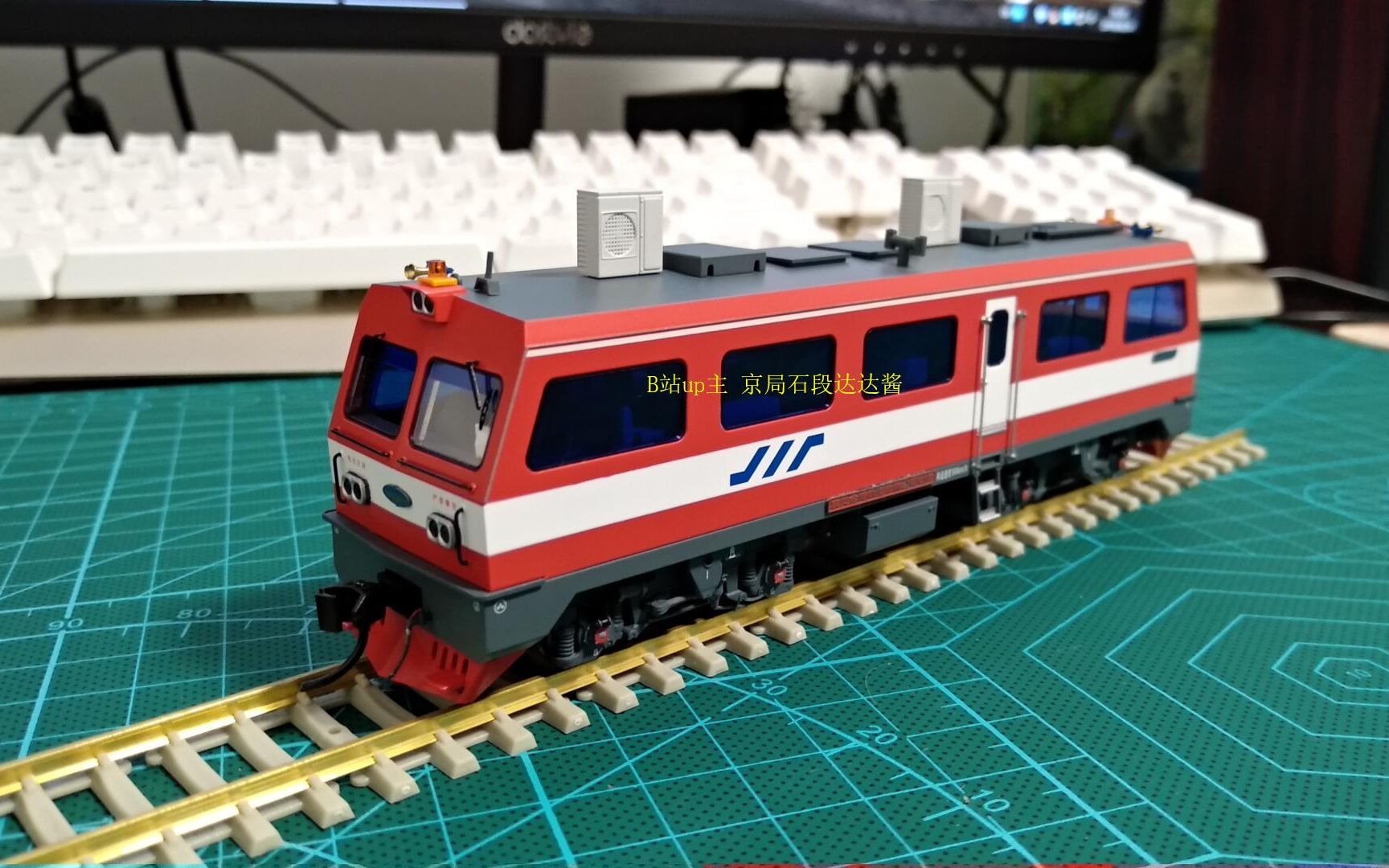 拍摄工具:iphone se 本视频中简要评测了金鹰轨道车模型,主要介绍了