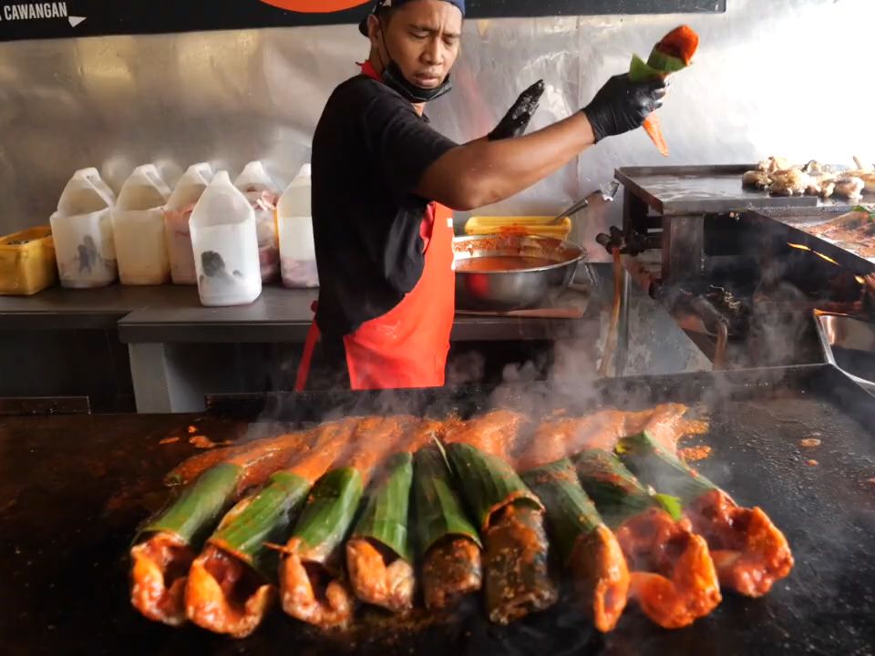 马来西亚街头小吃特色烤鱼和鱿鱼