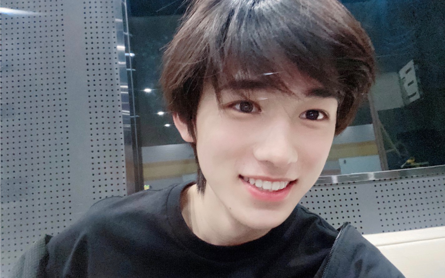 【宋亚轩】美少年的自拍是什么样的?快点进来看看吧!又要被帅哭了!