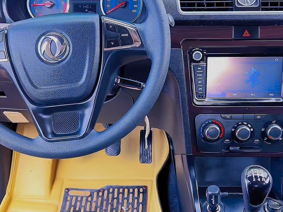 上新到店2015年东风风光360七座商务车全款11600元