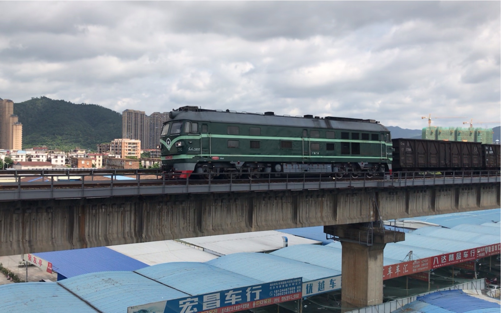 【广茂线火车视频】41187次货列通过肇庆西江大桥