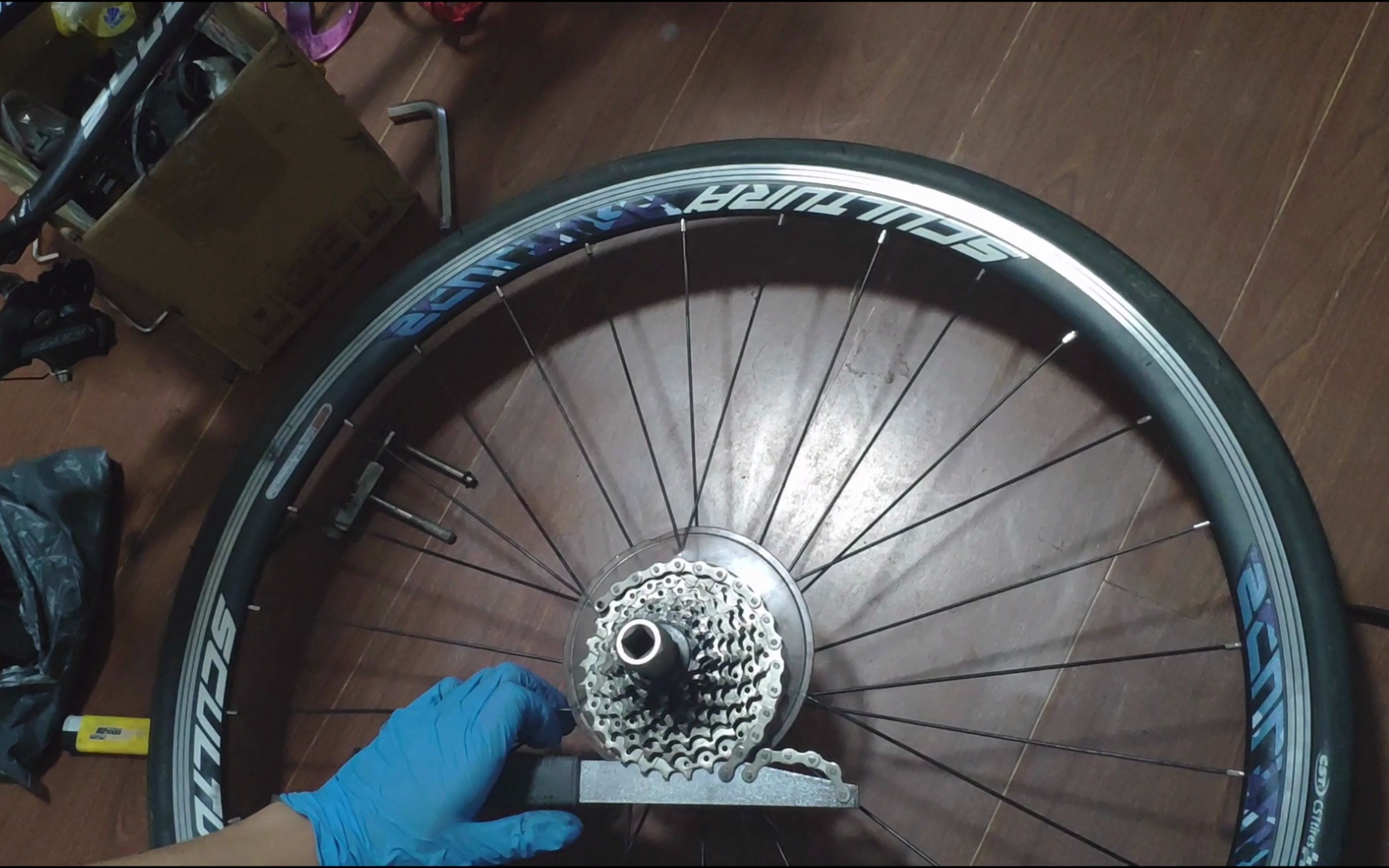 公路车更换飞轮护盘