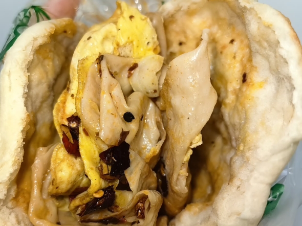 凉了的烧饼 豆皮 鸡蛋,吃完2024年4月11日