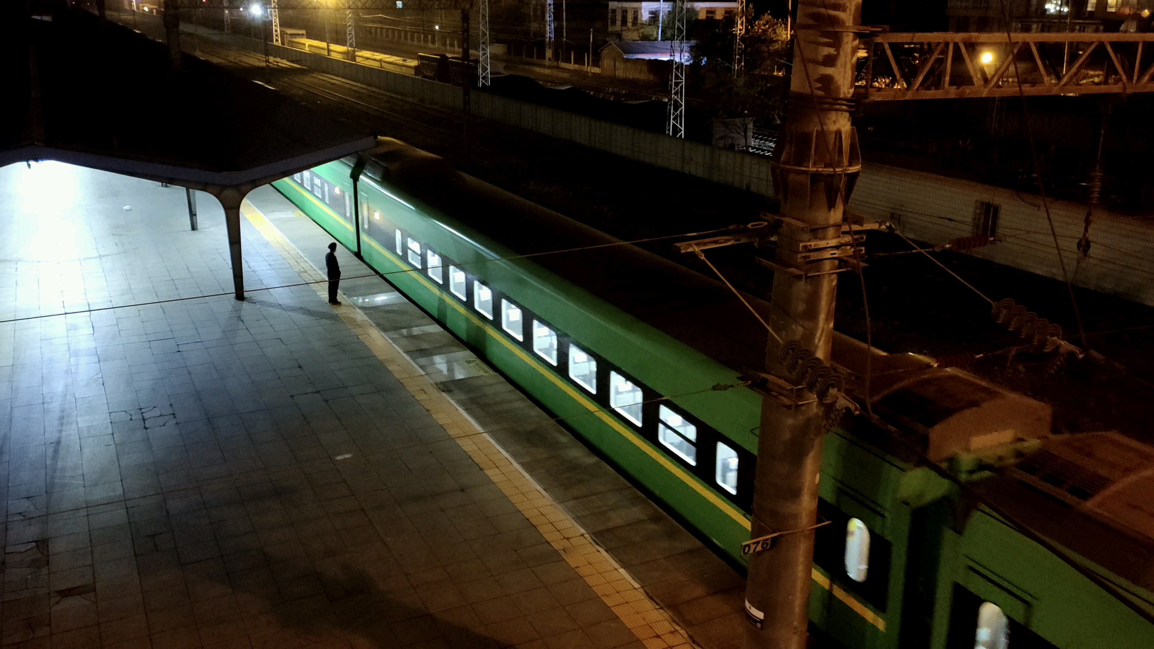 [鞍山站迎来国铁标动]首发z5015出鞍山站