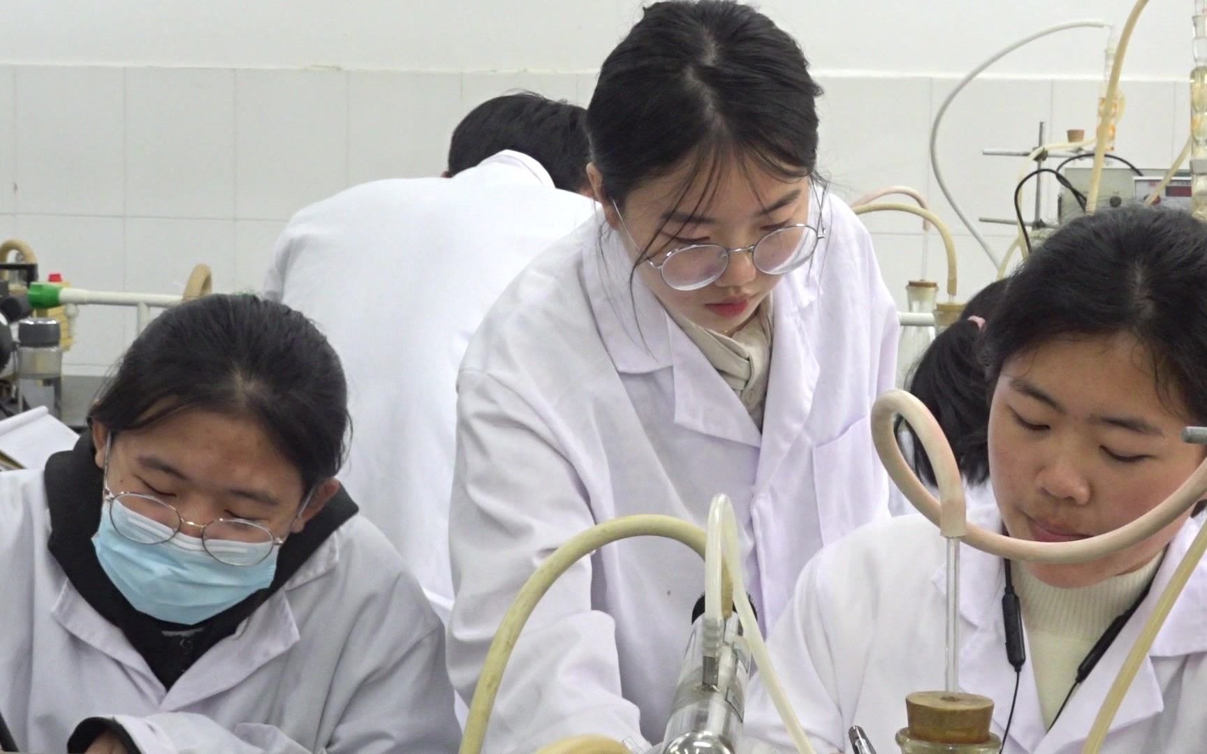 青岛大学生科院2020级生物技术专业2021年11月15日物理化学实验课