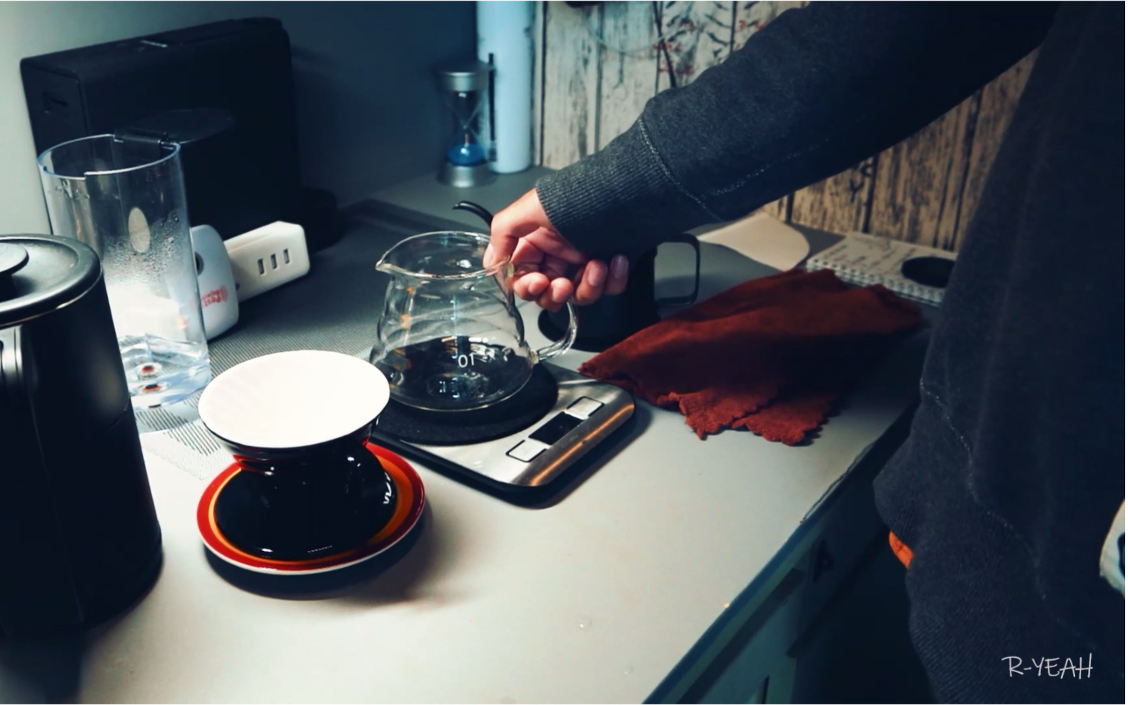 手持拍摄什么大学生竟然在寝室里手冲这不是broll哦