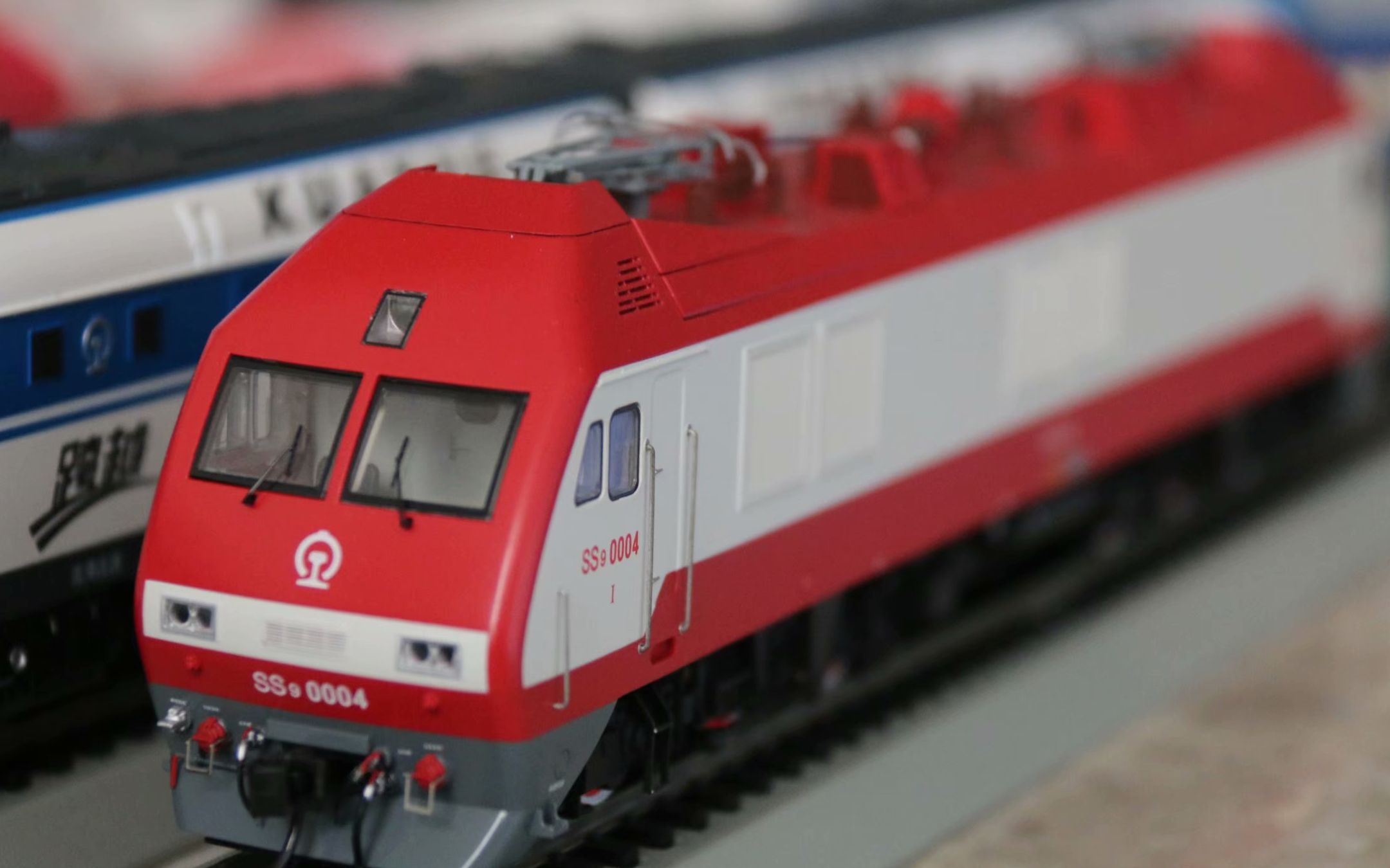 韶山9g 0004牵引25g客车