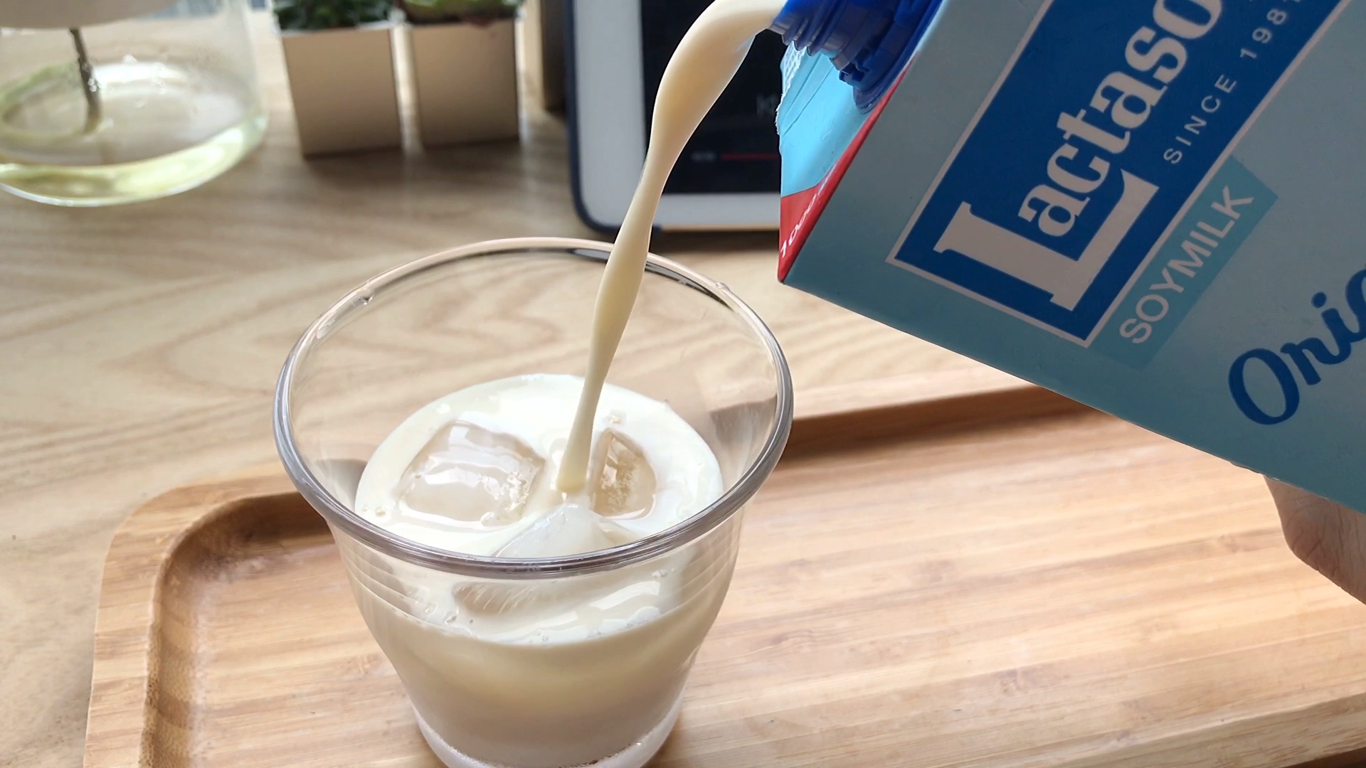 自制咖啡今天喝冰豆奶拿铁在家也能自