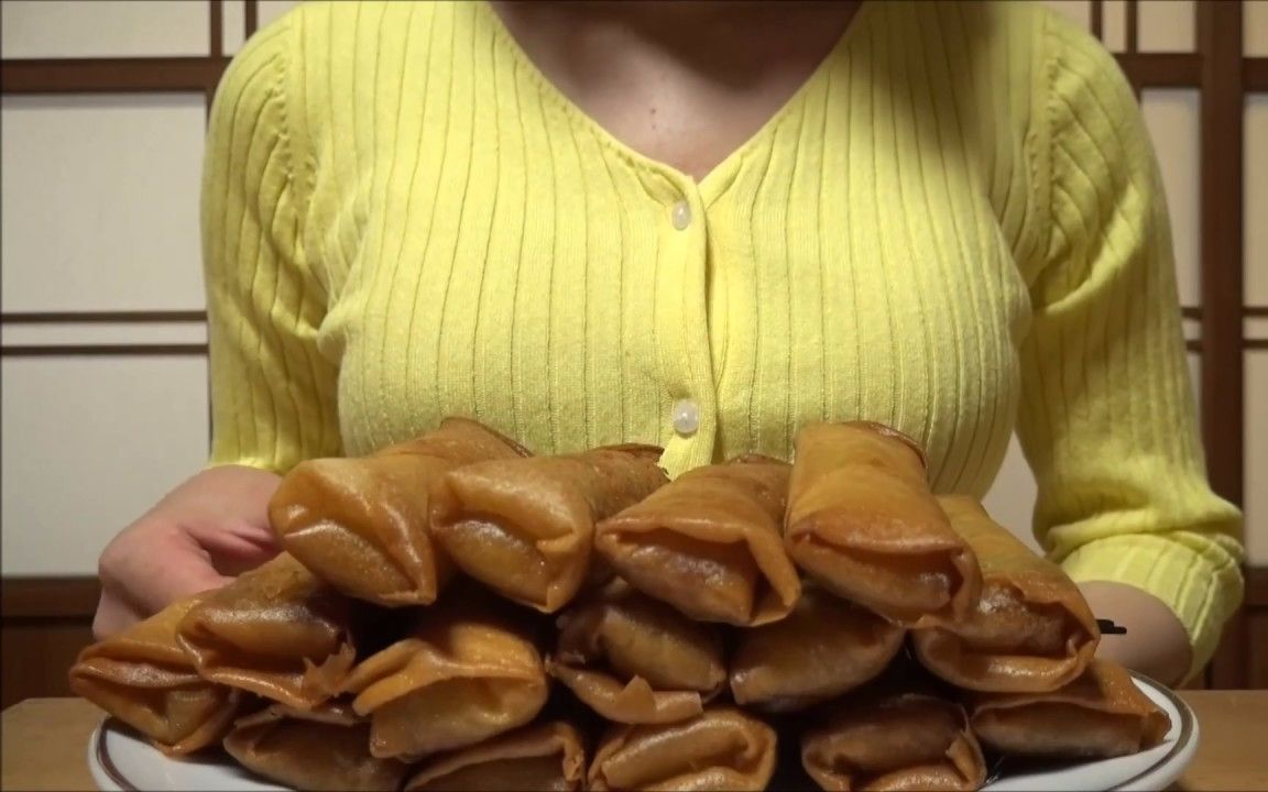 【咀嚼音asmr】touko小姐姐吃炸春卷～高质量收音好无底噪