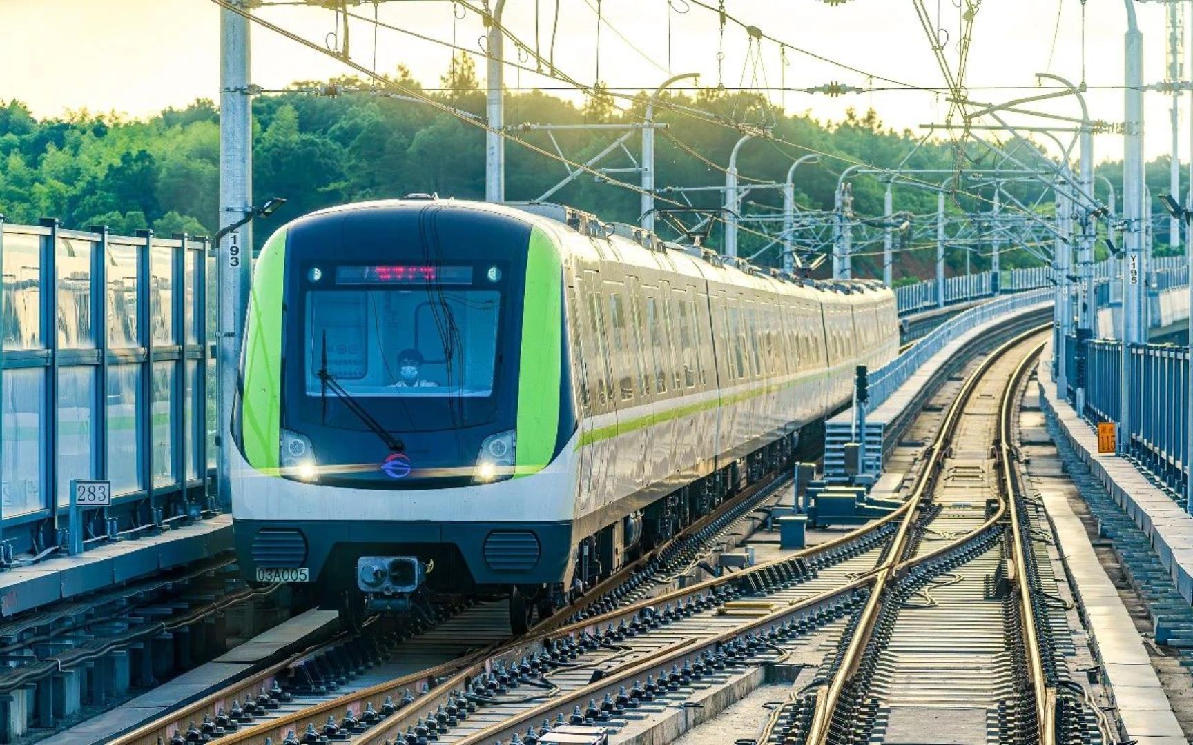 湖南首条跨市城轨开通运营