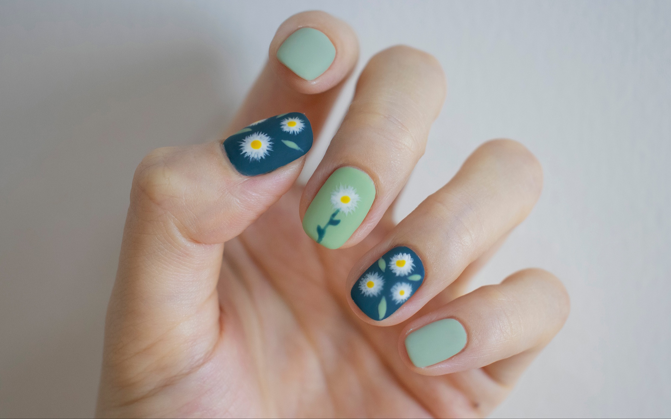 【xiao猫猫子】清新绿色系小雏菊美甲
