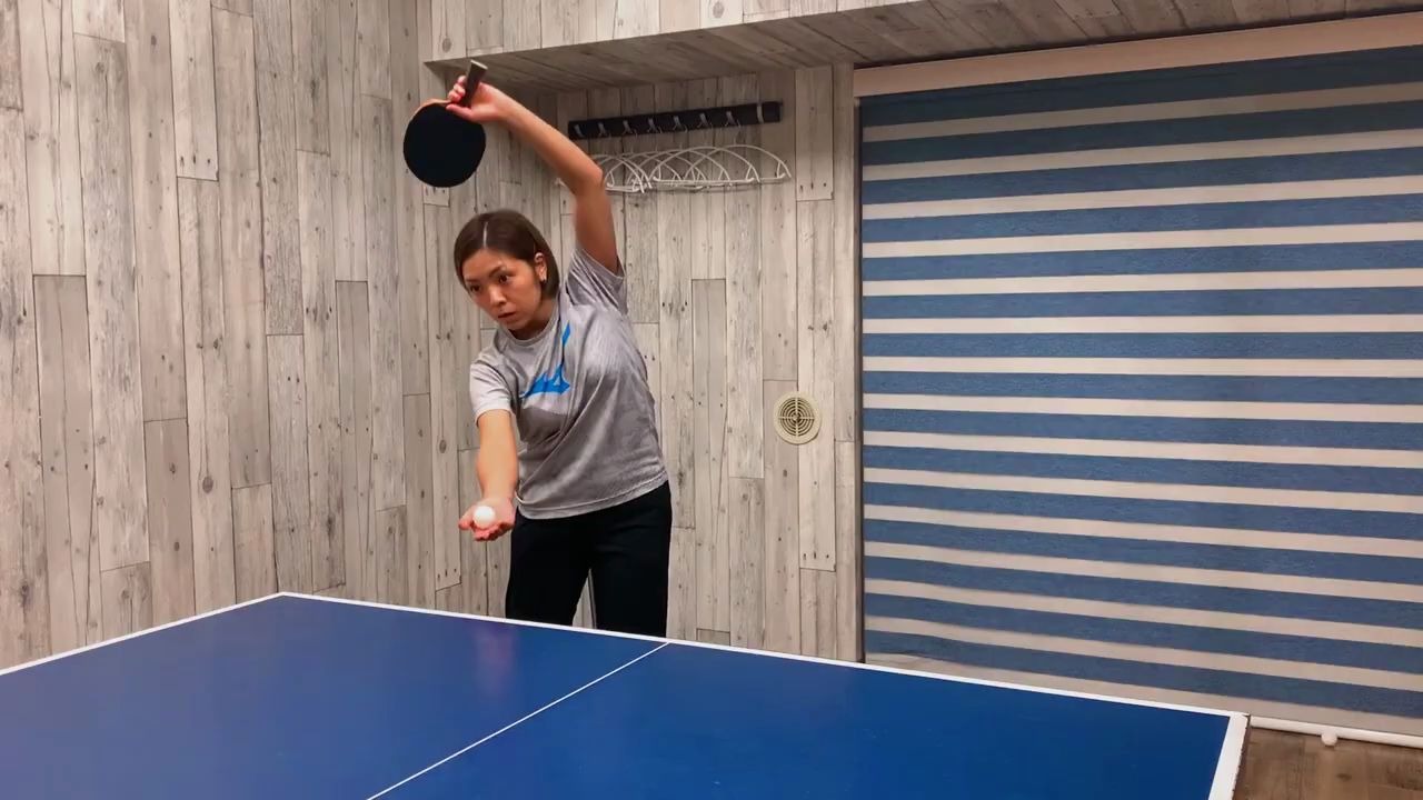 卓球下蹲式发球迎风一刀斩笑