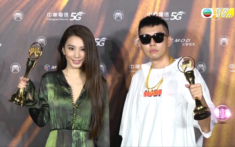 (娱闻)第32届台湾金曲奖 蛋堡,hebe封歌王歌后