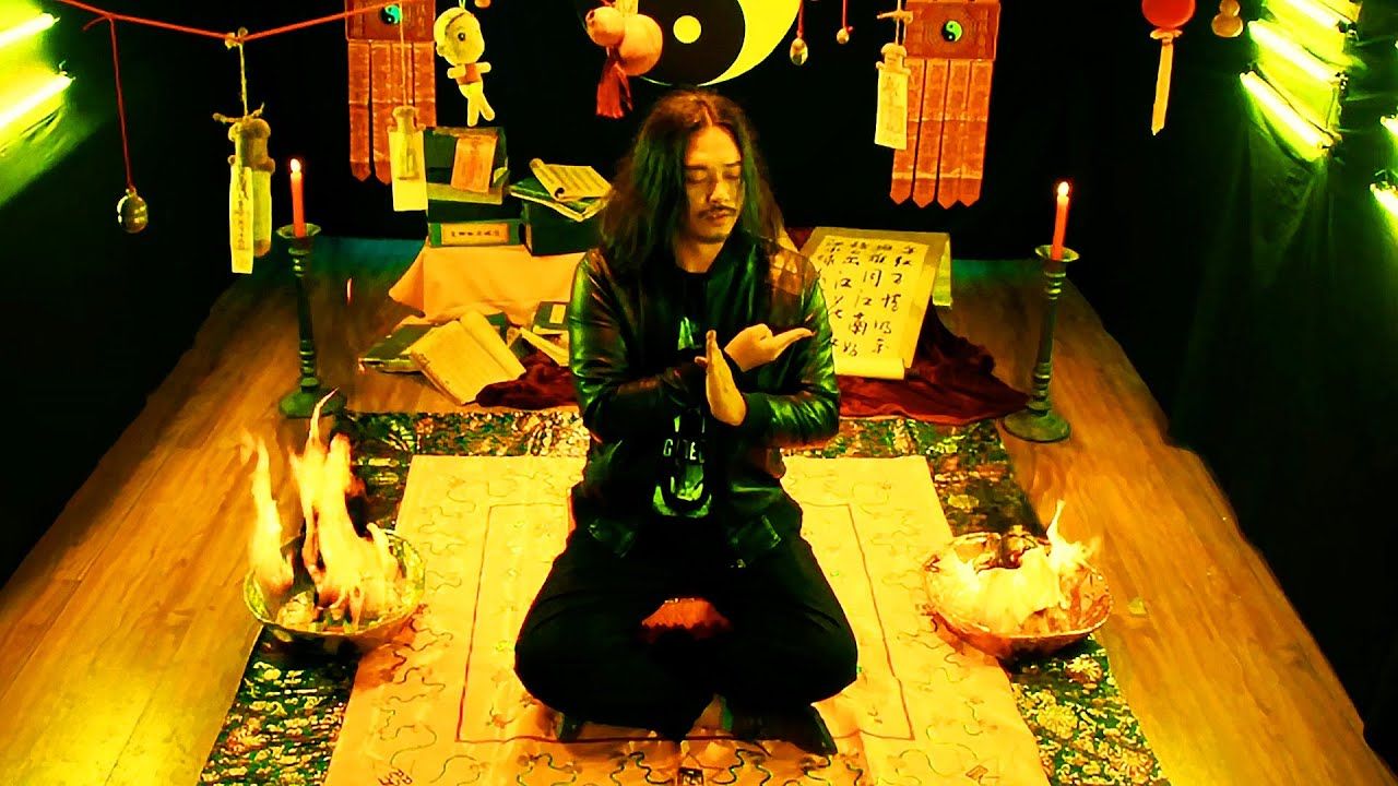 茅山道法,邪门巫术,借鬼还魂,算命馆只有夜间开馆,只帮恶鬼