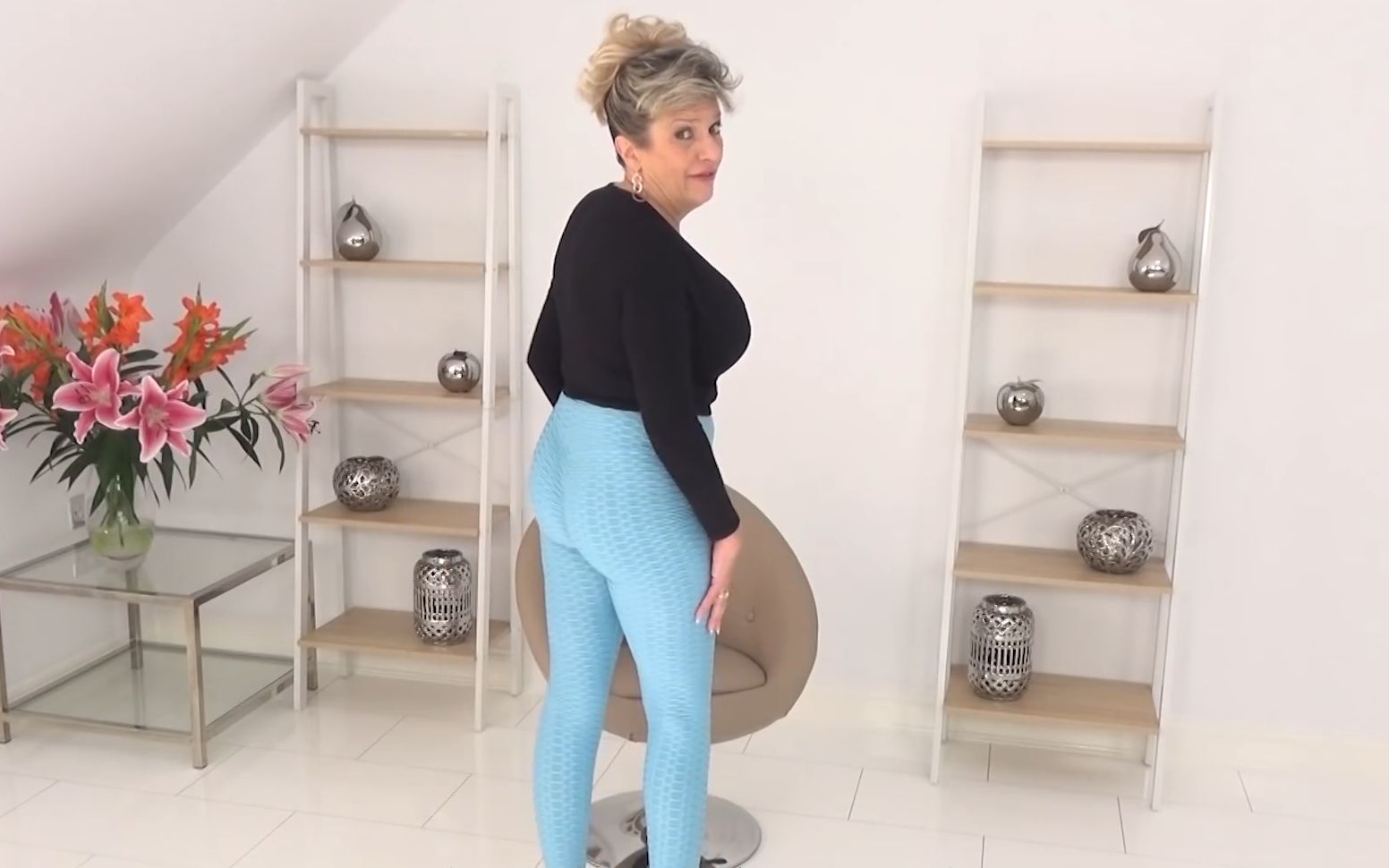 【中文字幕】【外国熟女试穿瑜伽裤】  Gill EllisYoung Yoga Pants TryOn Haul1080pFHR哔哩哔哩bilibili