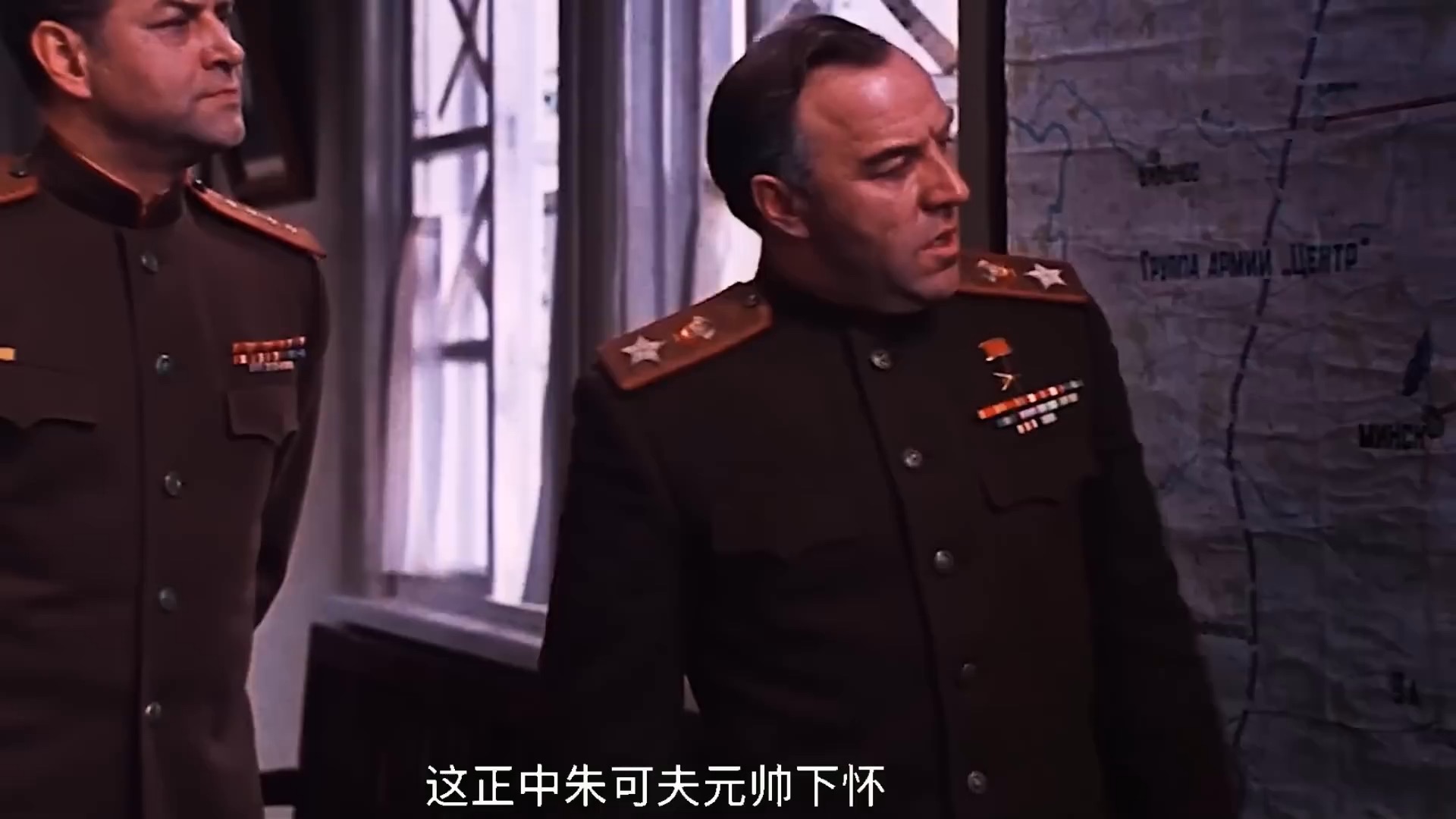 2025最值得回顾的史诗战争片《解放》:4000辆坦克包围柏林,1000党卫军