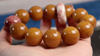 龙涎香"灰琥珀"圆珠手链,搭配王者头骨三界圆珠,跑环!纹路自然!