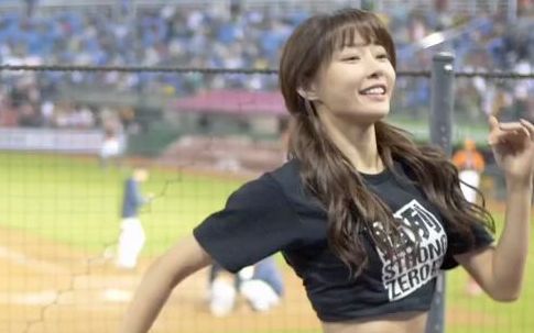 [图]Rakuten Monkeys Rakuten Girls Yuri 陈怡叡 中场舞 Dancing Monkey _1080p.mp4